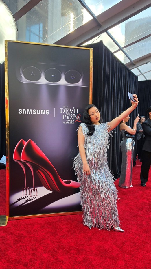 3. helen shen selfie with galaxy s26 ultra in front of runway cam