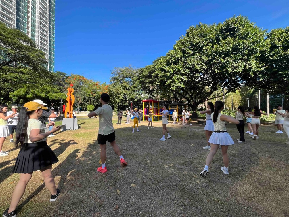 Out and About with Cetaphil Sun: #GotYouCovered While You Touch Grass 2. morning in motion