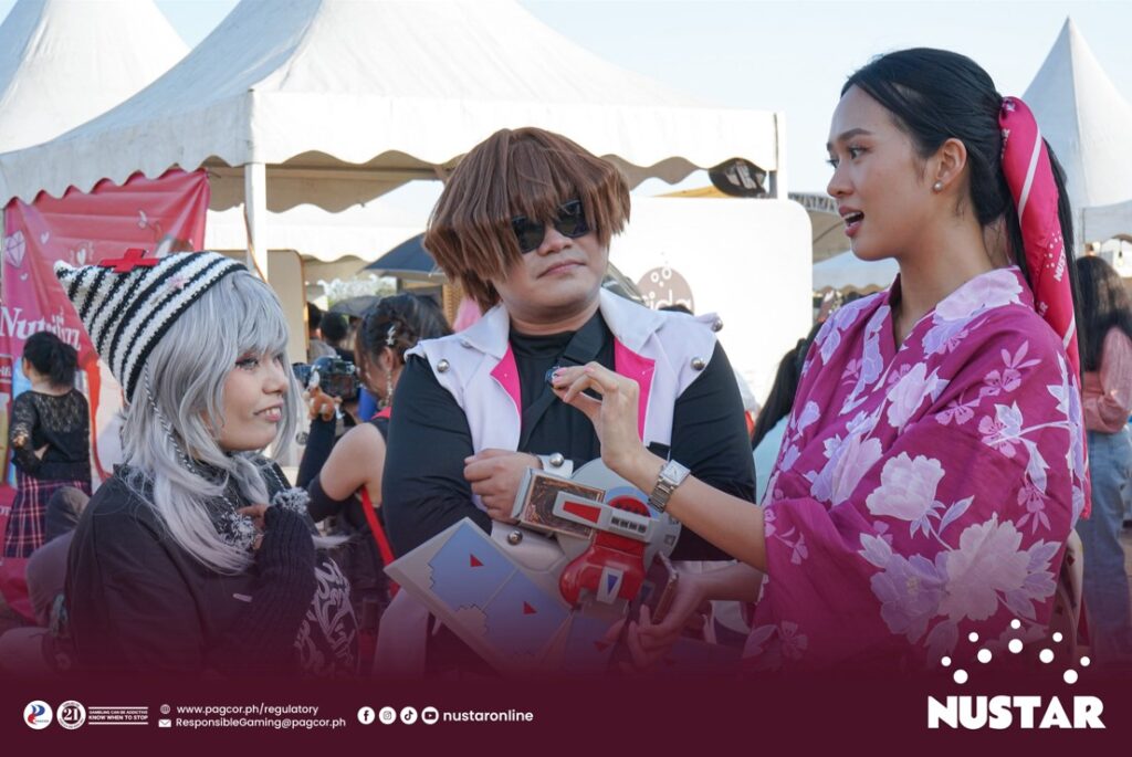nustar online exclusives host jercy cruz interviews cosplayers at the event.