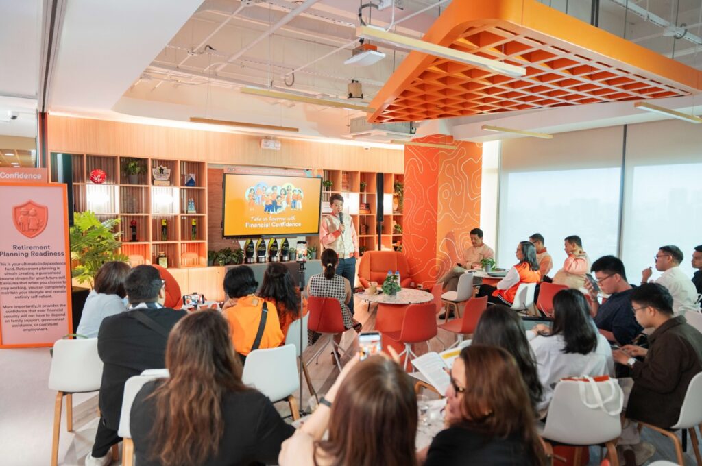 FWD Study Finds Only 32 Percent of Middle-Class Filipinos are Financially Confident ffcr crowd