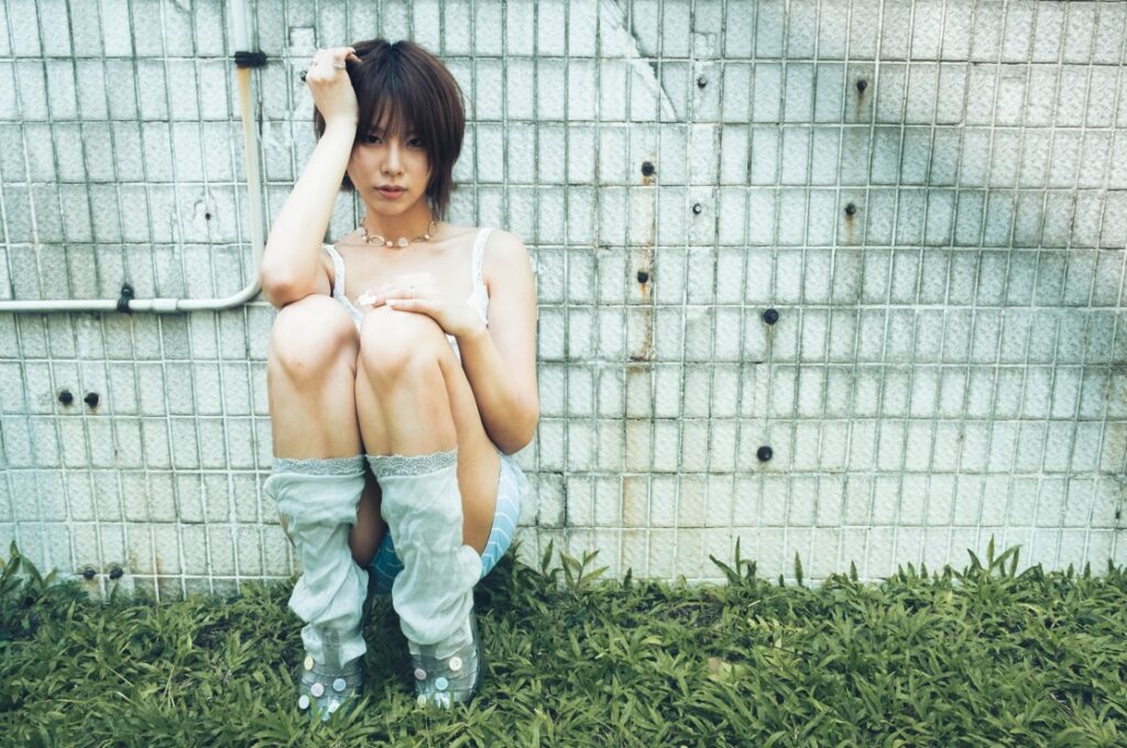 Independent Pop Artist Estelle Fly Marks a New Era of Desire with ‘Bury it’ - a Song About the Power of Unspoken Attraction kv (2)