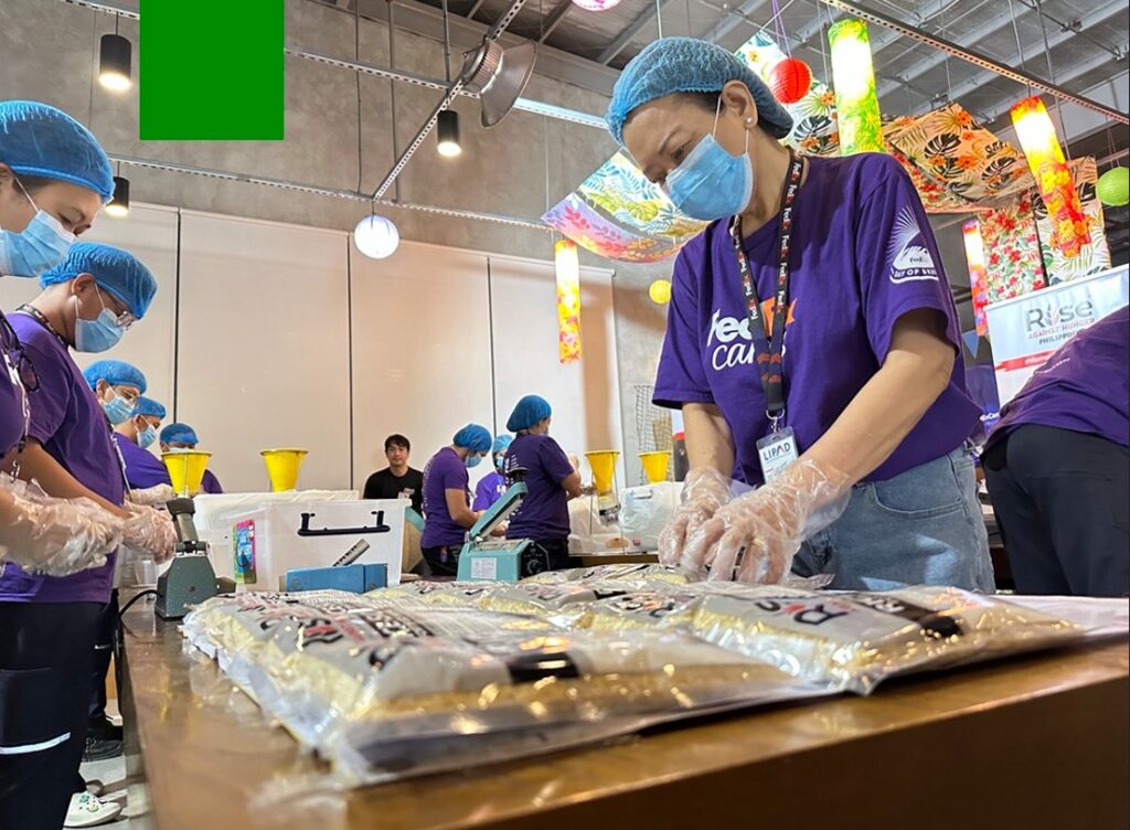 FedEx Volunteers Pack 10,000 Fortified Meals for Children in Cebu pr photo 2