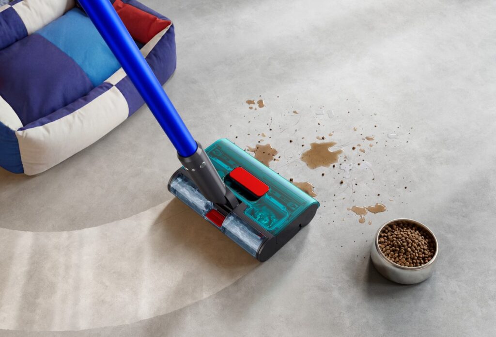 Jake Dyson Unveils a New Era of Intelligent Machines wr04 b blksublblk 029 rgb inuse concretefloor waterspill petfooddebris petbed a2 mix