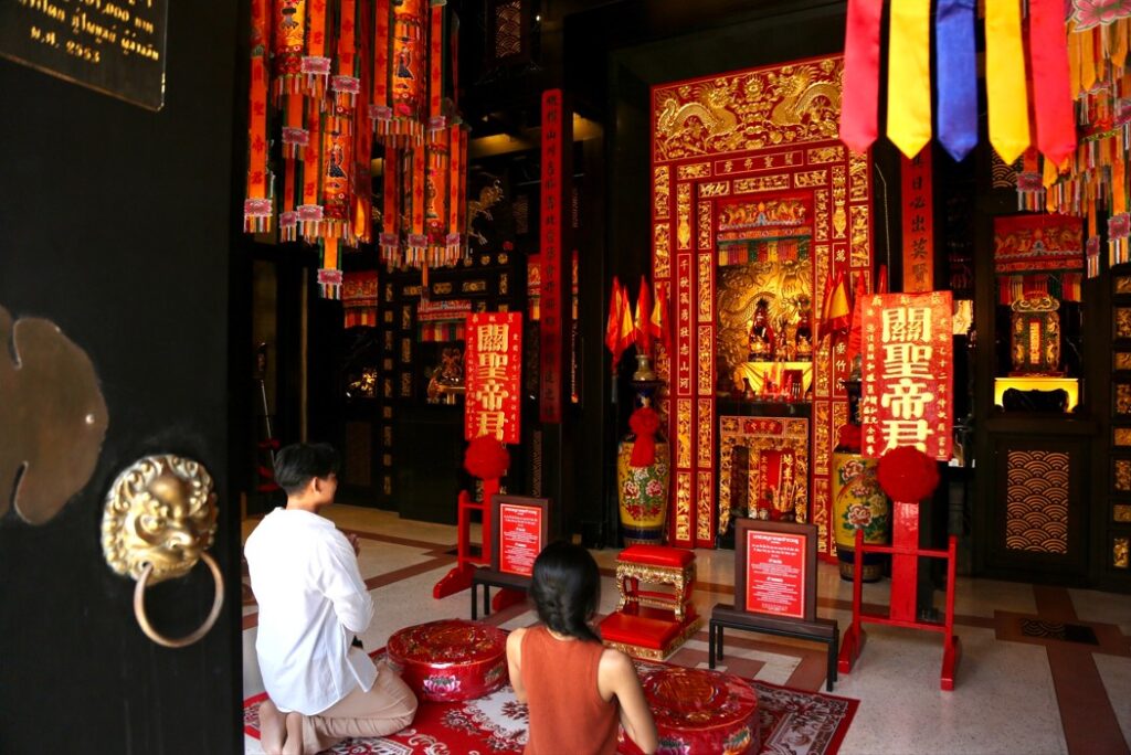 renaissance koh samui resort & spa guan yu shrine